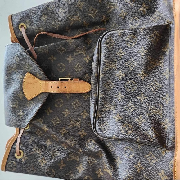 LOUIS VUITTON LV Montsouris MM - Picture 5 of 10
